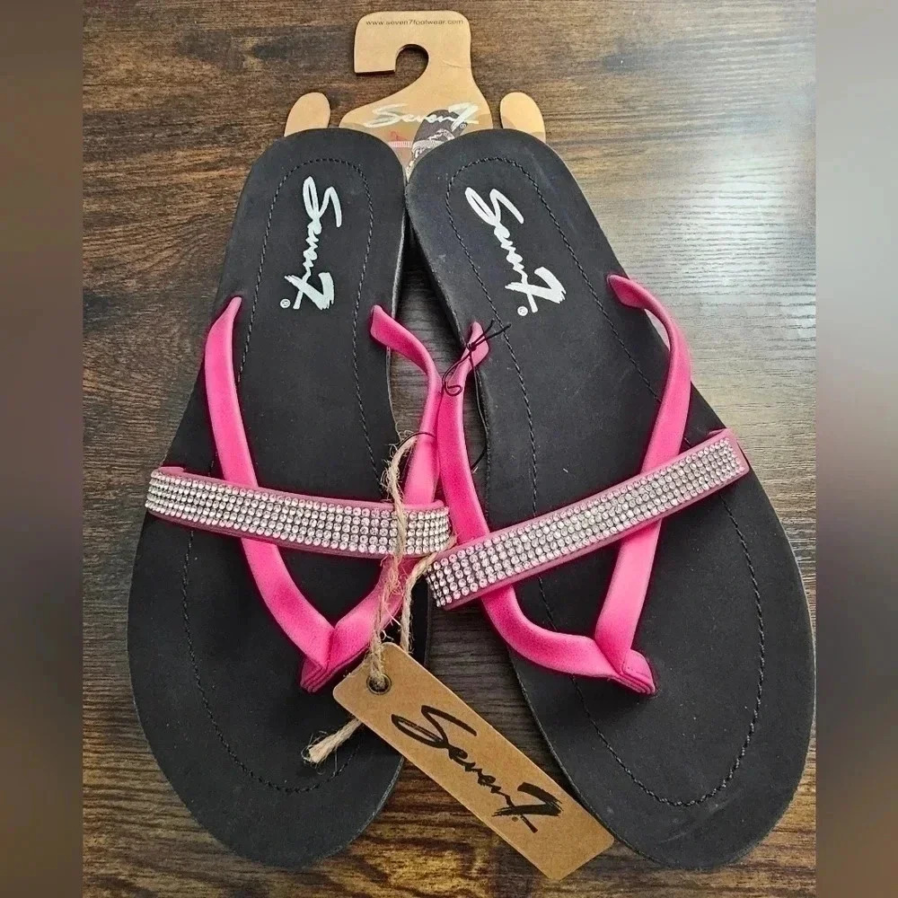 BLACK AND FUCHSIA FAUX LEATHER EMBELLISHED THONG SANDALS